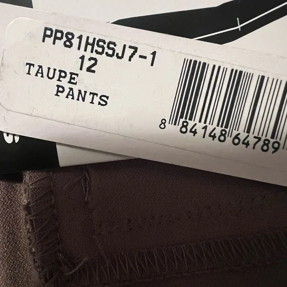 New Directions NWT women’s size 12 Taupe pull on straight leg style pants - Picture 4 of 9